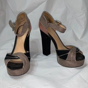 LAUREN Conrad WMS Gray, Pink and Black Peep Toe Heel with front strap Size 8.5M